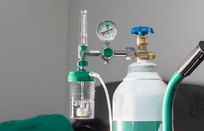 緊急対応設備_酸素ボンベ